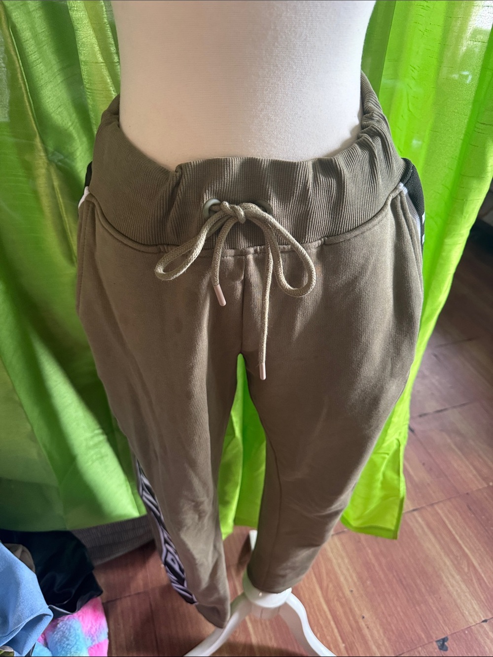 WomenOlive Green Drawstring Jogger Pants